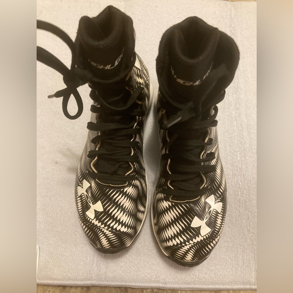 Under Armour Youth high top highlights cleats